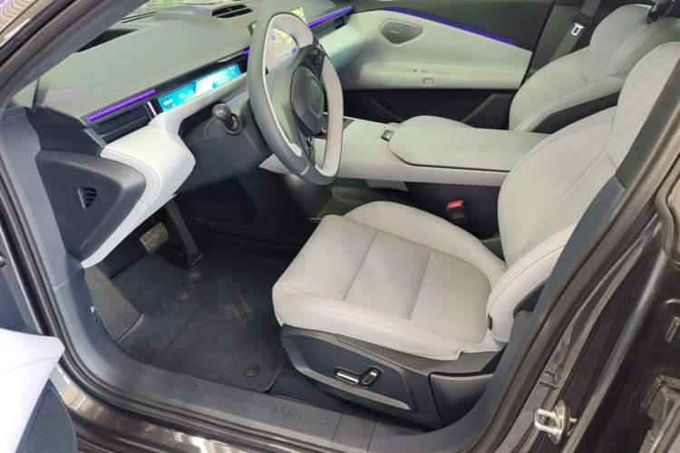 Used Lynk & Co Z10 2025 95 kWh 766 km Range Rear-Wheel Drive Max Left Front Seat