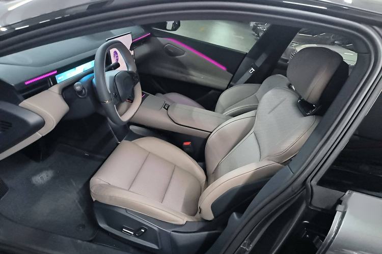 Used Lynk & Co Z10 2025 71 kWh 602 km Range Rear-Wheel Drive Pro Left Front Seat