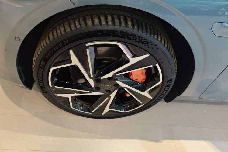 Used Lynk & Co Z10 2025 95 kWh 702 km All-Wheel Drive Intelligent Driving Ultra Left Front Wheel Hub