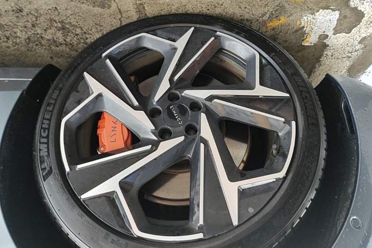 Used Lynk & Co Z10 2025 95 kWh 702 km All-Wheel Drive Intelligent Driving Ultra Left Front Wheel Hub