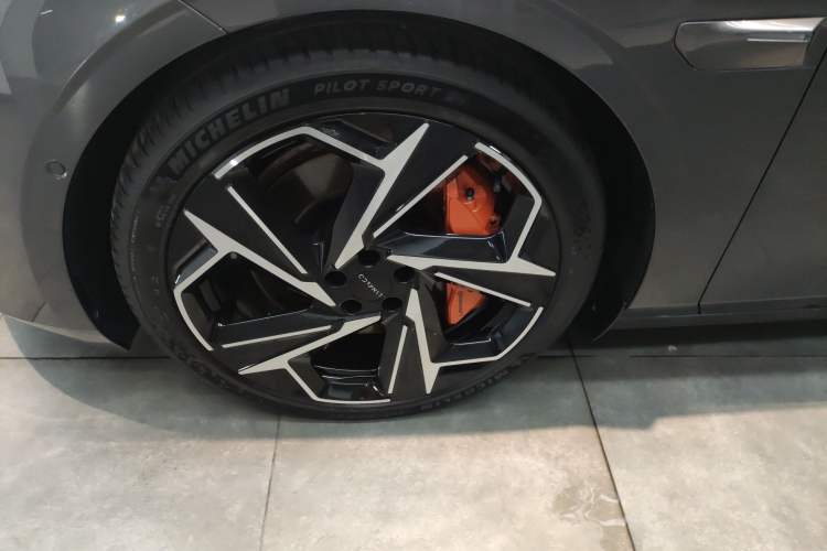 Used Lynk & Co Z10 2025 95 kWh 702 km All-Wheel Drive Intelligent Driving Ultra Left Front Wheel Hub