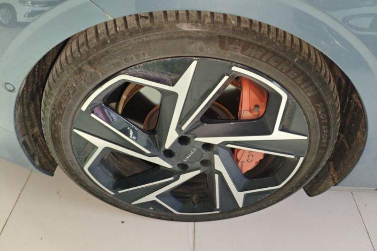 Used Lynk & Co Z10 2025 95 kWh 702 km All-Wheel Drive Intelligent Driving Ultra Left Front Wheel Hub