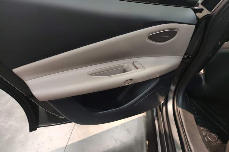 Used Lynk & Co Z10 2025 95 kWh 702 km All-Wheel Drive Intelligent Driving Ultra Left Rear Door Interior