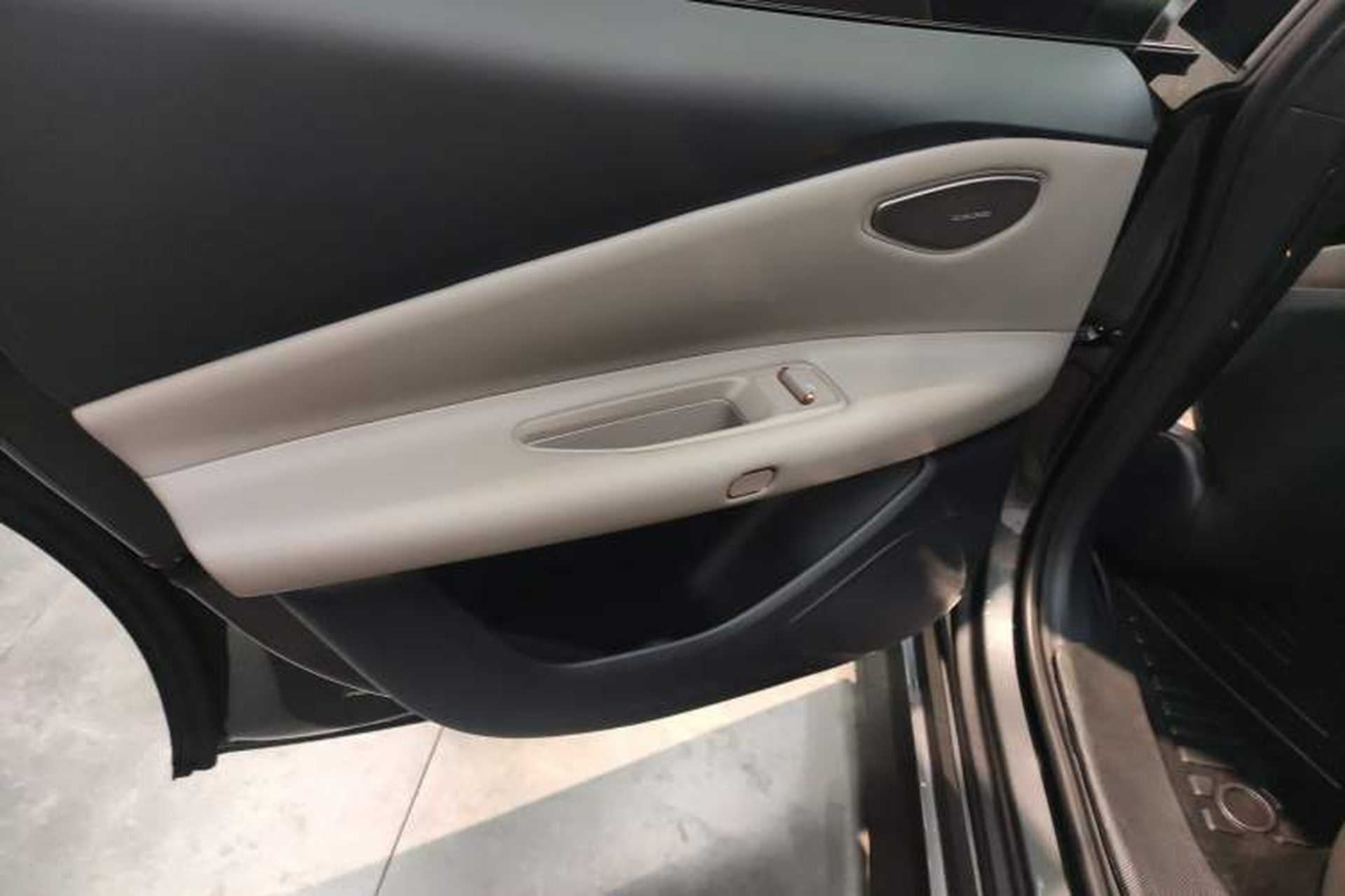 Used Lynk & Co Z10 2025 95 kWh 702 km All-Wheel Drive Intelligent Driving Ultra Left Rear Door Interior