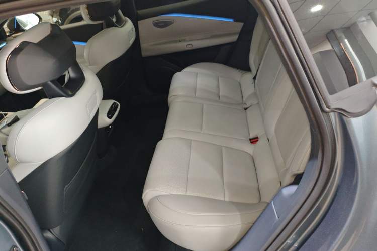 Used Lynk & Co Z10 2025 95 kWh 702 km All-Wheel Drive Intelligent Driving Ultra Left Rear Seat