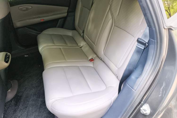 Used Lynk & Co Z10 2025 95 kWh 766 km Range Rear-Wheel Drive Max Left Rear Seat