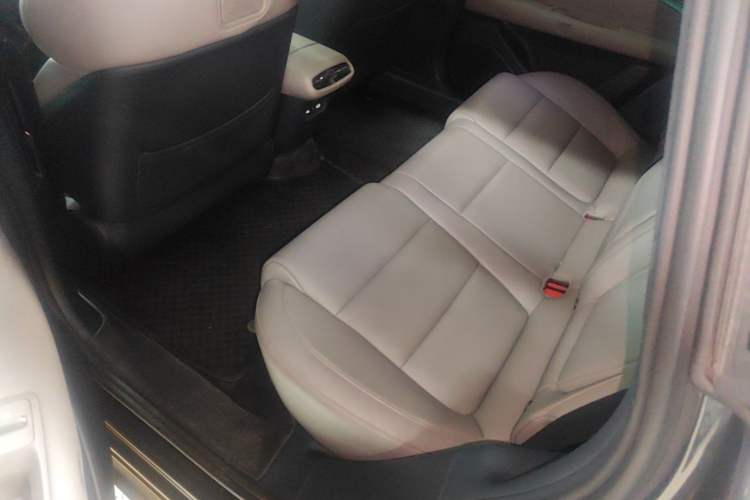 Used Lynk & Co Z10 2025 95 kWh 766 km Range Rear-Wheel Drive Max Left Rear Seat