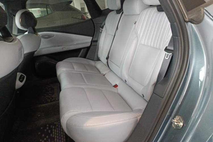 Used Lynk & Co Z10 2025 95 kWh 702 km All-Wheel Drive Intelligent Driving Ultra Left Rear Seat