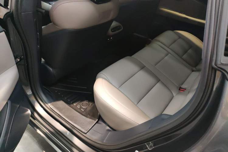 Used Lynk & Co Z10 2025 95 kWh 702 km All-Wheel Drive Intelligent Driving Ultra Left Rear Seat