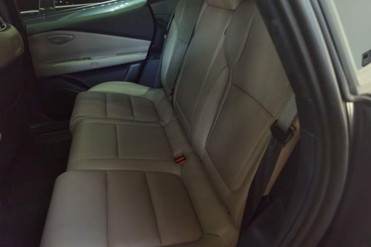 Used Lynk & Co Z10 2025 95 kWh 766 km Range Rear-Wheel Drive Max Left Rear Seat