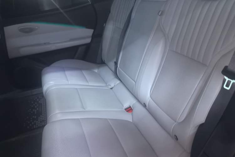 Used Lynk & Co Z10 2025 95 kWh 766 km Range Rear-Wheel Drive Max Left Rear Seat