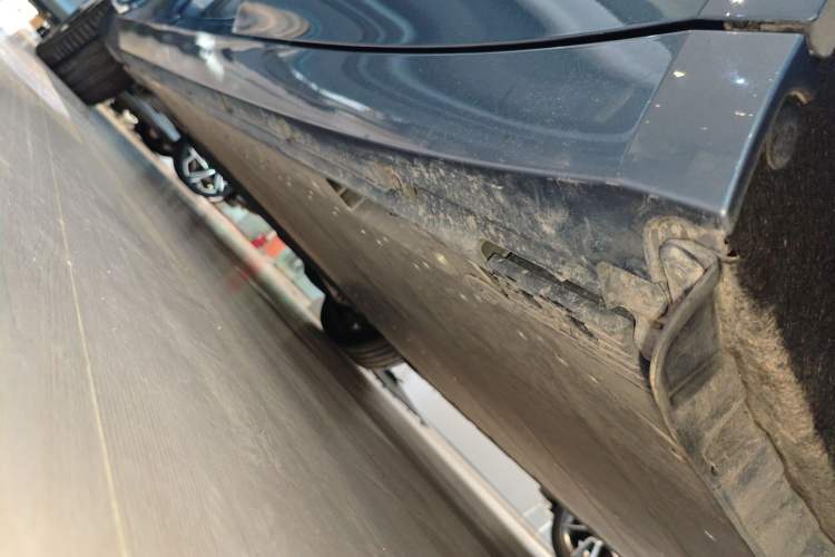 Used Lynk & Co Z10 2025 95 kWh 702 km All-Wheel Drive Intelligent Driving Ultra Left Side Sill