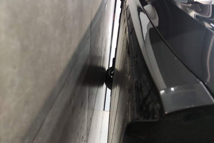 Used Lynk & Co Z10 2025 95 kWh 702 km All-Wheel Drive Intelligent Driving Ultra Left Side Sill