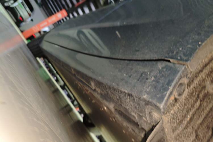Used Lynk & Co Z10 2025 95 kWh 702 km All-Wheel Drive Intelligent Driving Ultra Left Side Sill