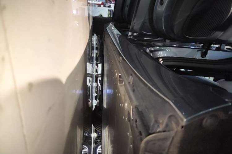 Used Lynk & Co Z10 2025 95 kWh 702 km All-Wheel Drive Intelligent Driving Ultra Left Side Sill