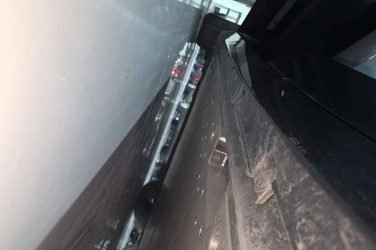 Used Lynk & Co Z10 2025 95 kWh 766 km Range Rear-Wheel Drive Max Left Side Sill