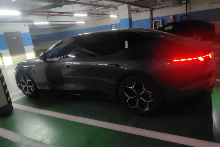 Used Lynk & Co Z10 2025 95 kWh 806 km Range Rear-Wheel Drive Advanced Driver-Assistance System Max Left Side