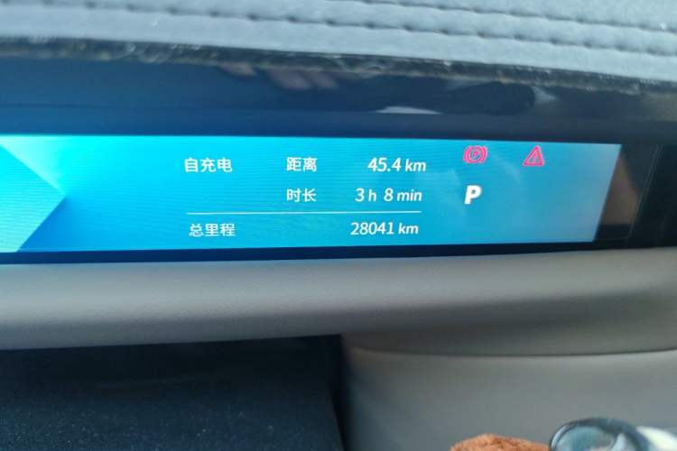 Used Lynk & Co Z10 2025 95 kWh 702 km All-Wheel Drive Intelligent Driving Ultra Odometer Close Up
