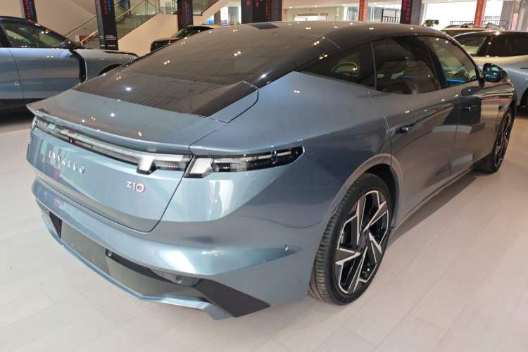 Used Lynk & Co Z10 2025 95 kWh 702 km All-Wheel Drive Intelligent Driving Ultra Rear Right 45 Deg