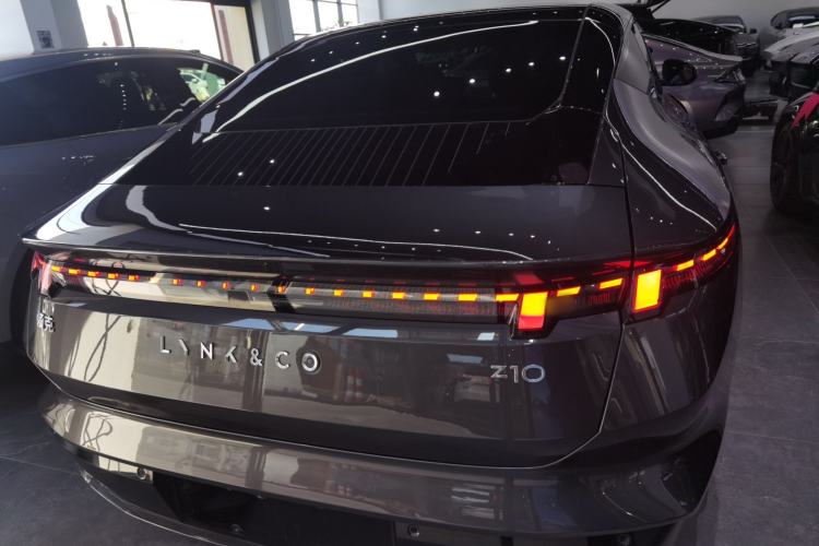 Used Lynk & Co Z10 2025 95 kWh 766 km Range Rear-Wheel Drive Max Rear