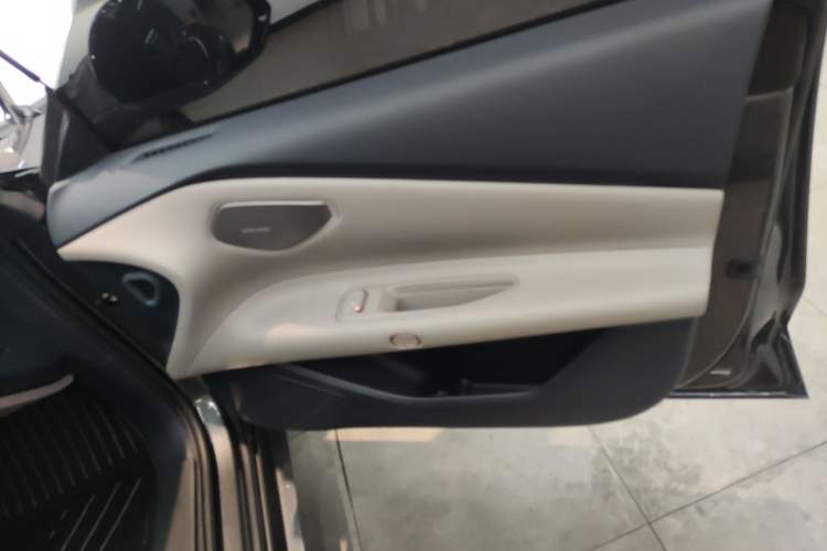 Used Lynk & Co Z10 2025 95 kWh 702 km All-Wheel Drive Intelligent Driving Ultra Right Front Door Interior