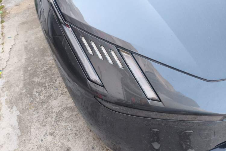 Used Lynk & Co Z10 2025 95 kWh 766 km Range Rear-Wheel Drive Max Right Front Headlight