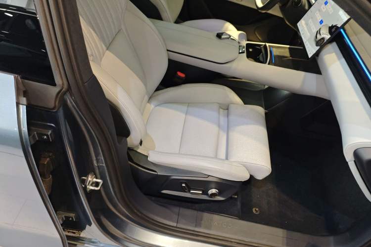 Used Lynk & Co Z10 2025 95 kWh 702 km All-Wheel Drive Intelligent Driving Ultra Right Front Seat