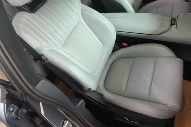 Used Lynk & Co Z10 2025 95 kWh 766 km Range Rear-Wheel Drive Max Right Front Seat