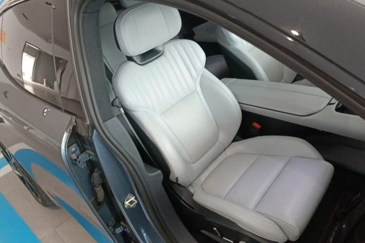 Used Lynk & Co Z10 2025 95 kWh 702 km All-Wheel Drive Intelligent Driving Ultra Right Front Seat