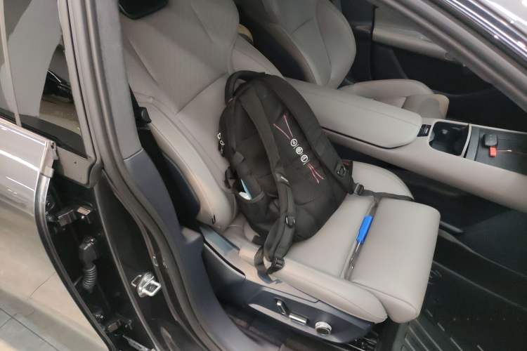 Used Lynk & Co Z10 2025 95 kWh 702 km All-Wheel Drive Intelligent Driving Ultra Right Front Seat