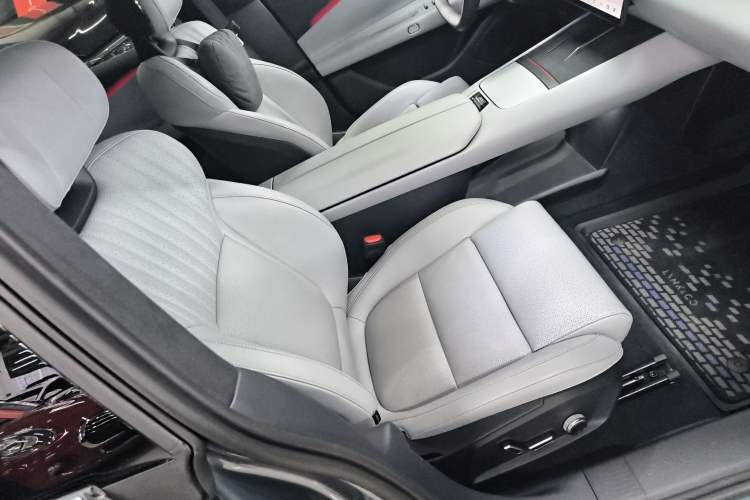 Used Lynk & Co Z10 2025 95 kWh 702 km All-Wheel Drive Intelligent Driving Ultra Right Front Seat