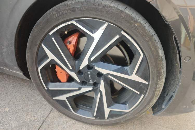 Used Lynk & Co Z10 2025 95 kWh 702 km All-Wheel Drive Intelligent Driving Ultra Right Front Wheel Hub