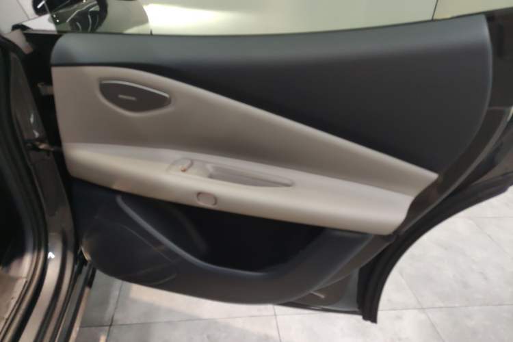 Used Lynk & Co Z10 2025 95 kWh 702 km All-Wheel Drive Intelligent Driving Ultra Right Rear Door Interior