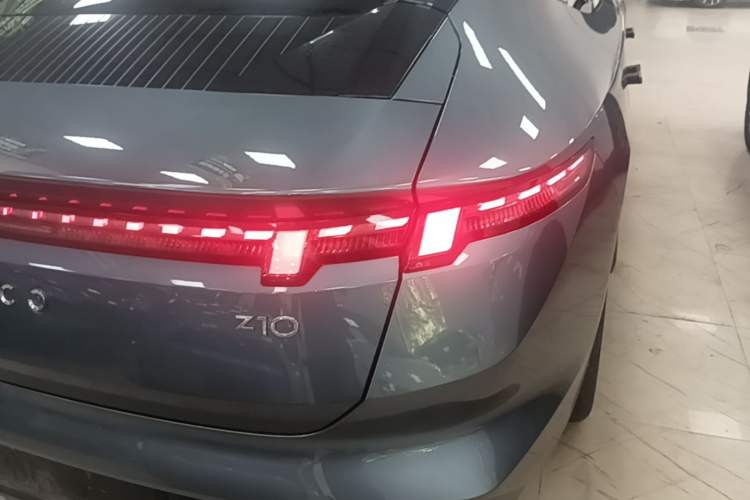 Used Lynk & Co Z10 2025 95 kWh 766 km Range Rear-Wheel Drive Max Right Rear Taillight