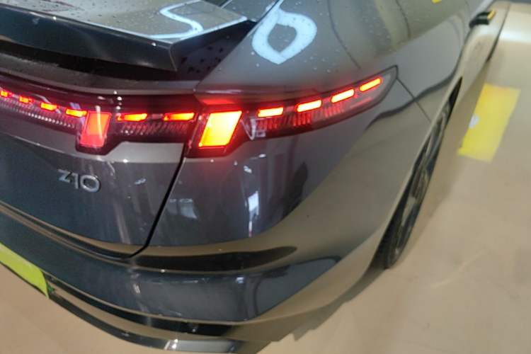 Used Lynk & Co Z10 2025 95 kWh 766 km Range Rear-Wheel Drive Max Right Rear Taillight