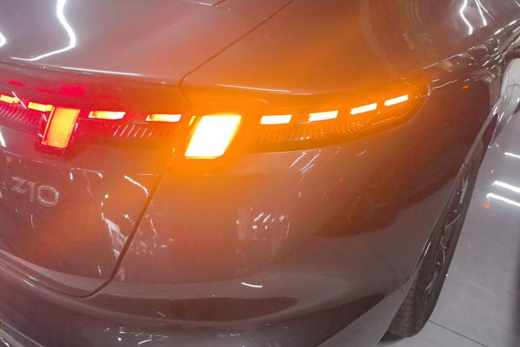 Used Lynk & Co Z10 2025 95 kWh 766 km Range Rear-Wheel Drive Max Right Rear Taillight