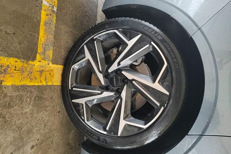 Used Lynk & Co Z10 2025 95 kWh 702 km All-Wheel Drive Intelligent Driving Ultra Right Rear Wheel Hub