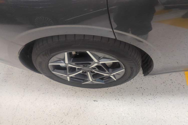 Used Lynk & Co Z10 2025 95 kWh 766 km Range Rear-Wheel Drive Max Right Rear Wheel Hub