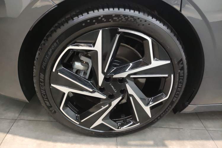 Used Lynk & Co Z10 2025 95 kWh 702 km All-Wheel Drive Intelligent Driving Ultra Right Rear Wheel Hub