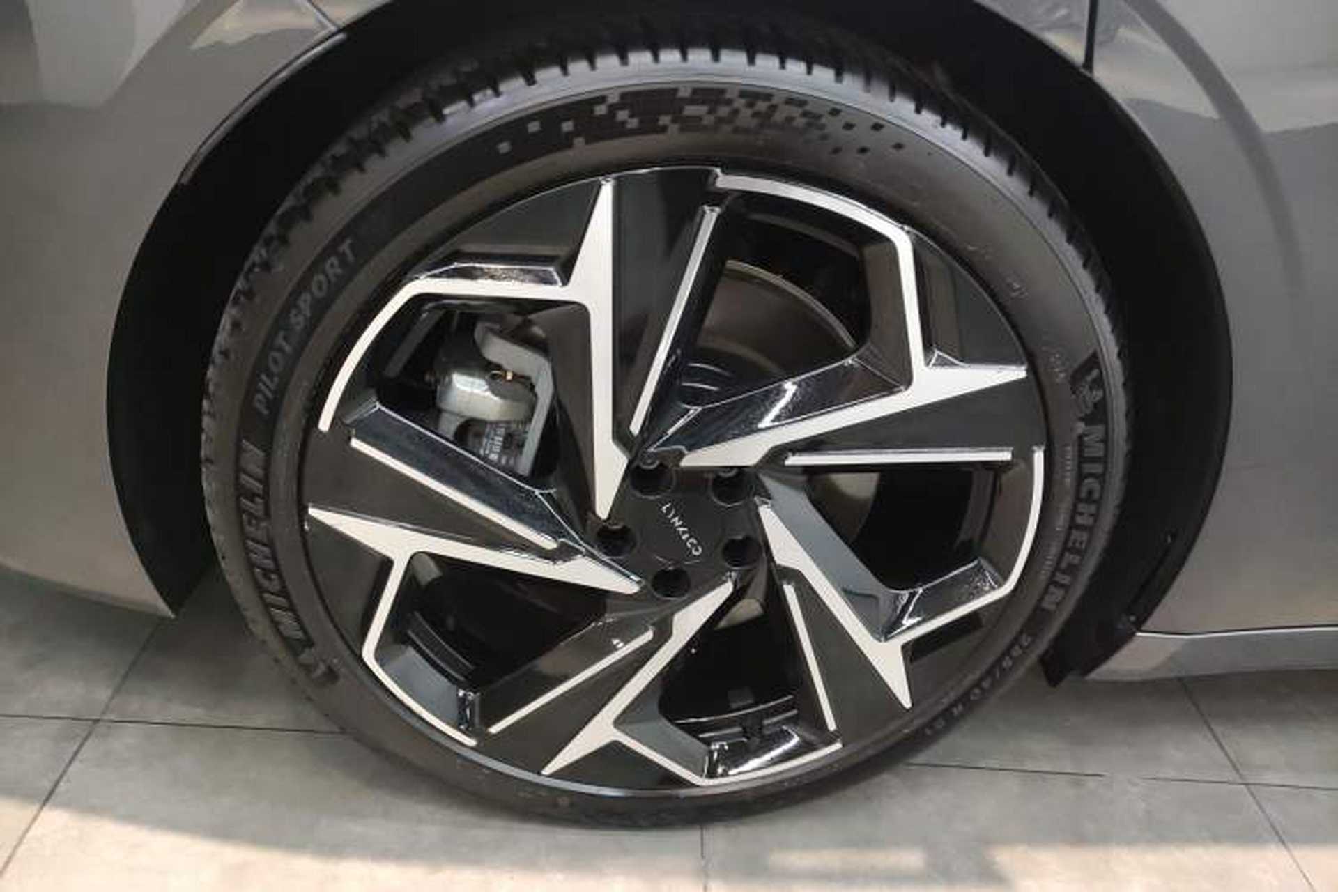 Used Lynk & Co Z10 2025 95 kWh 702 km All-Wheel Drive Intelligent Driving Ultra Right Rear Wheel Hub