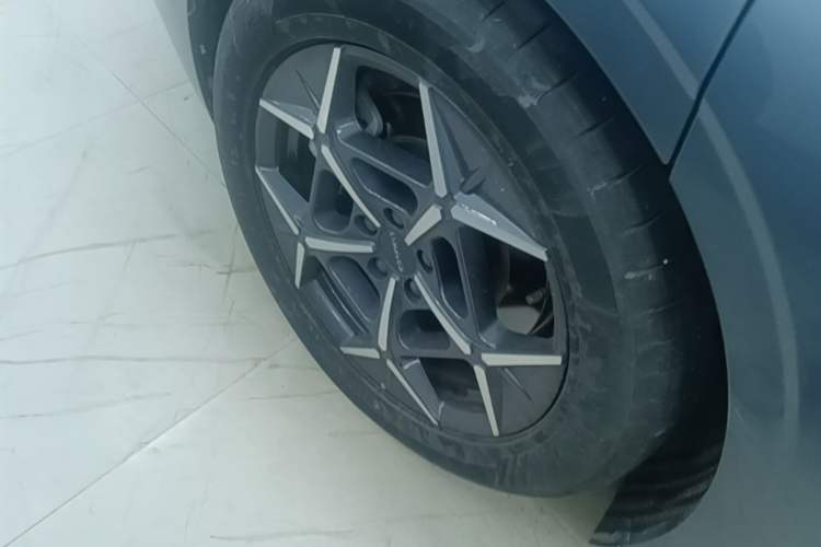 Used Lynk & Co Z10 2025 95 kWh 766 km Range Rear-Wheel Drive Max Right Rear Wheel Hub