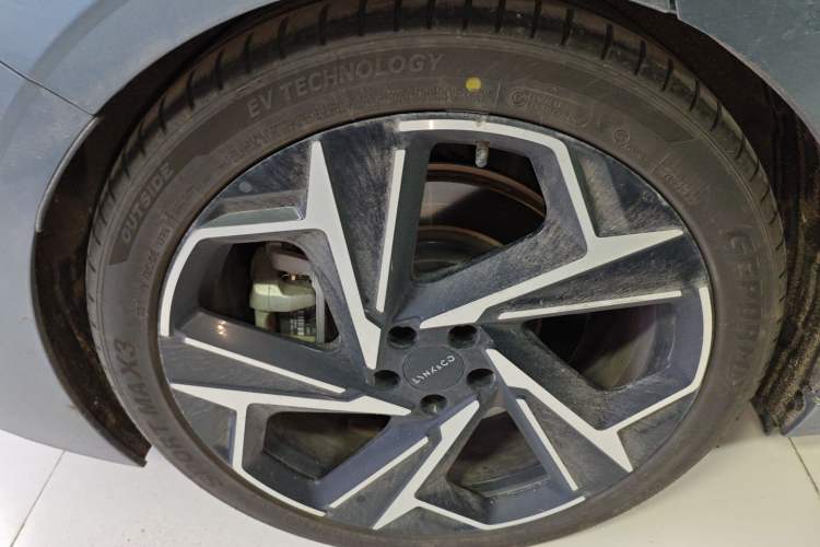 Used Lynk & Co Z10 2025 95 kWh 702 km All-Wheel Drive Intelligent Driving Ultra Right Rear Wheel Hub