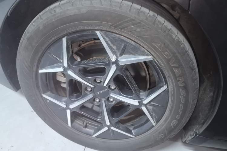 Used Lynk & Co Z10 2025 95 kWh 766 km Range Rear-Wheel Drive Max Right Rear Wheel Hub