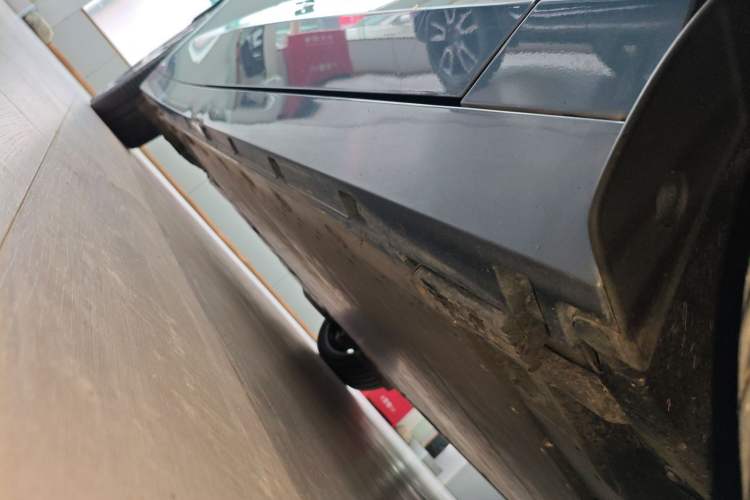 Used Lynk & Co Z10 2025 95 kWh 702 km All-Wheel Drive Intelligent Driving Ultra Right Side Sill