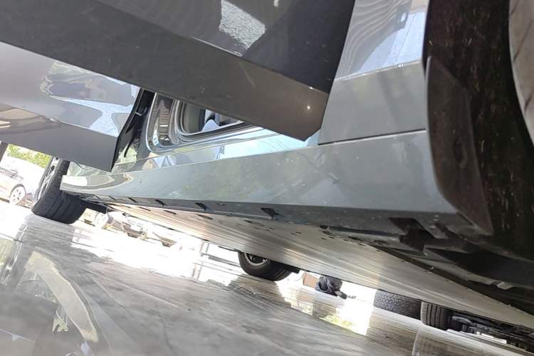 Used Lynk & Co Z10 2025 95 kWh 766 km Range Rear-Wheel Drive Max Right Side Sill
