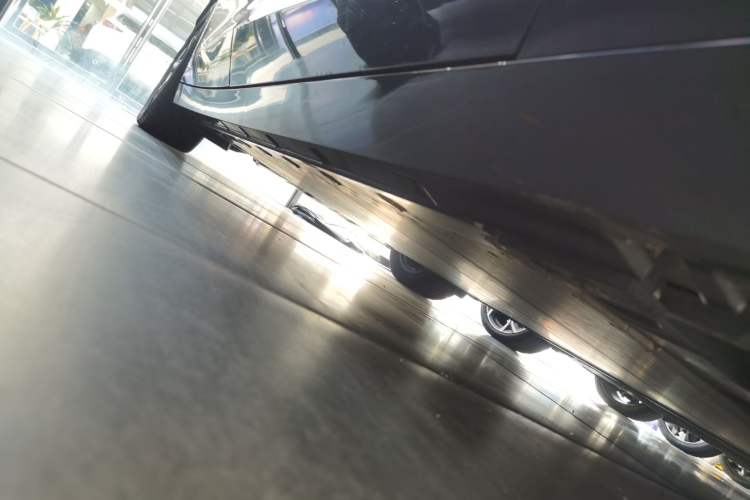 Used Lynk & Co Z10 2025 95 kWh 766 km Range Rear-Wheel Drive Max Right Side Sill