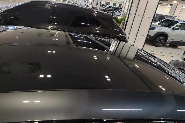 Used Lynk & Co Z10 2025 95 kWh 766 km Range Rear-Wheel Drive Max Roof