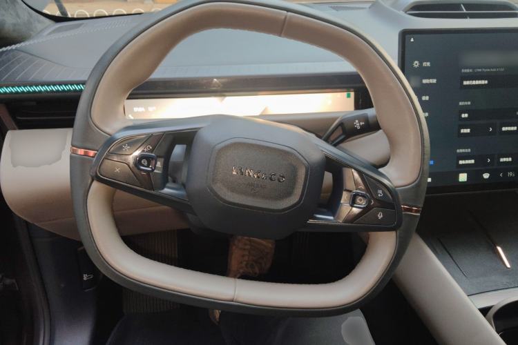 Used Lynk & Co Z10 2025 95 kWh 766 km Range Rear-Wheel Drive Max Steering Wheel