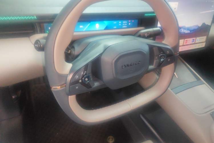 Used Lynk & Co Z10 2025 95 kWh 766 km Range Rear-Wheel Drive Max Steering Wheel