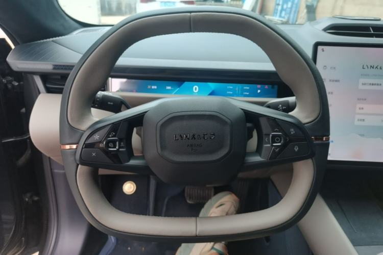 Used Lynk & Co Z10 2025 95 kWh 766 km Range Rear-Wheel Drive Max Steering Wheel